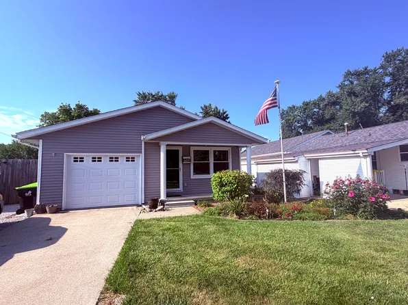 605 E Barker St, Tuscola, IL 61953