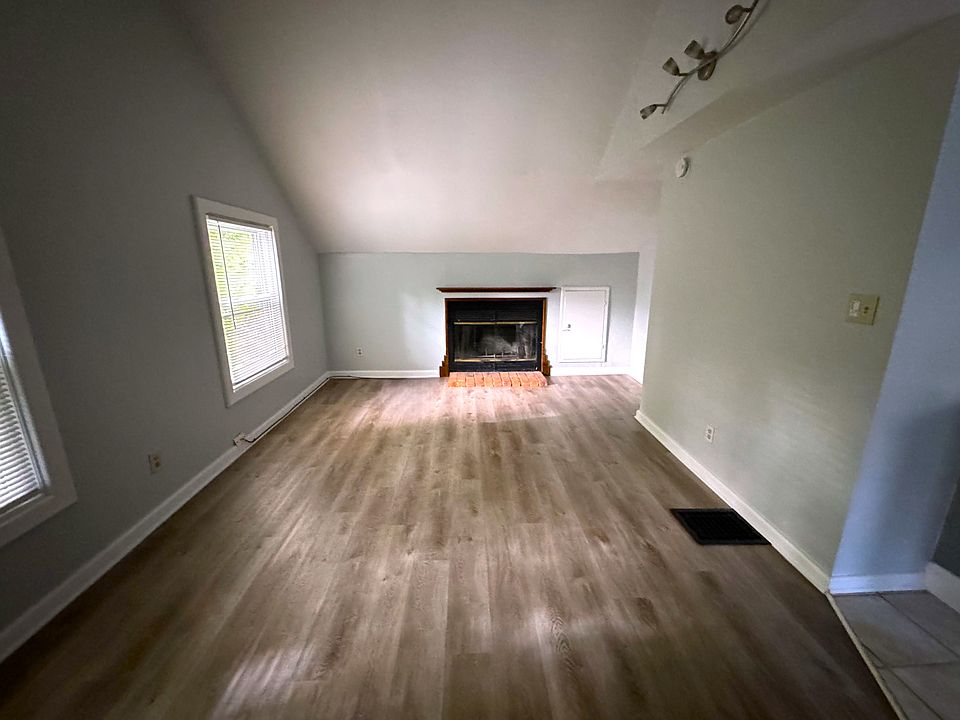 1st image of 381 Linwood Ave #8