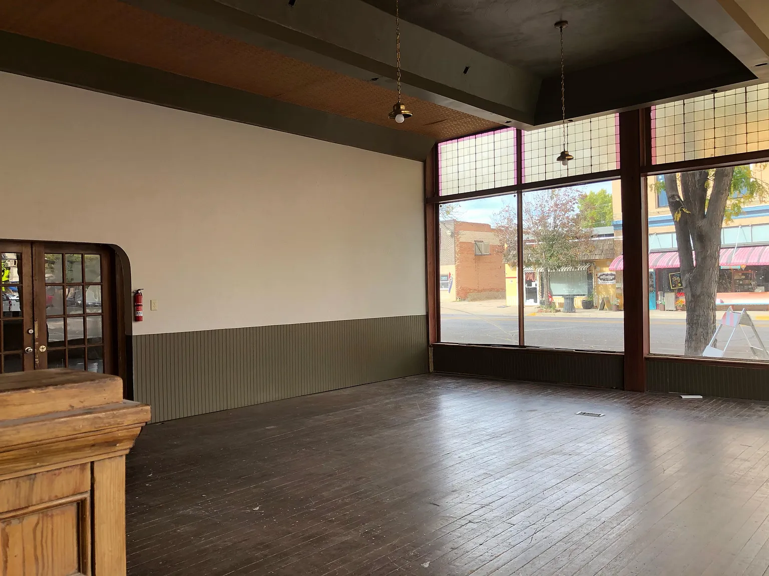 201 W Main (Florence Hotel Apartments) - 10 — Photo 4