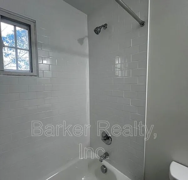 555-4 E Edenton St — Photo 44
