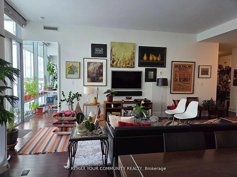 39 Queens Quay E #815 — Photo 2