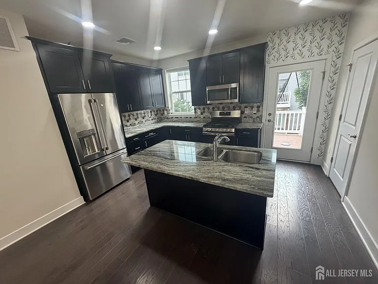 504 Keenland Ct — Photo 8