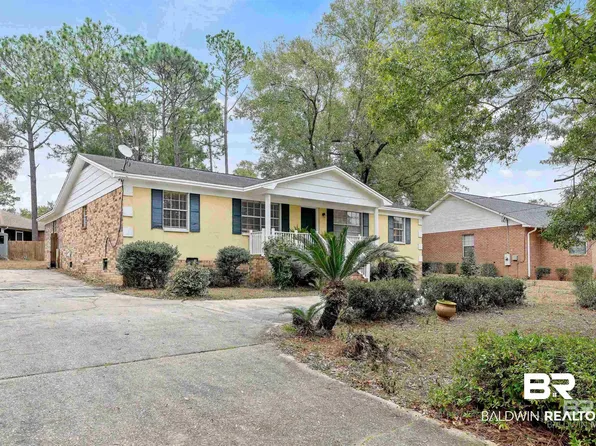 2756 Manuel Dr, Lillian, AL 36549