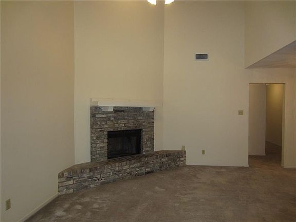 2nd image of 17 Crossroads Dr