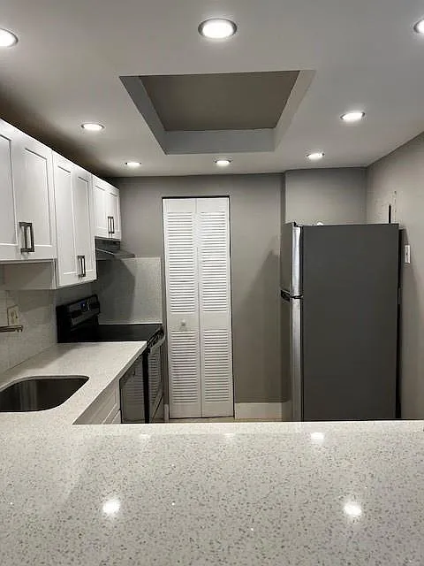 1 bed, 1.5 bath, 750 sqft, $1,700 — Photo 4