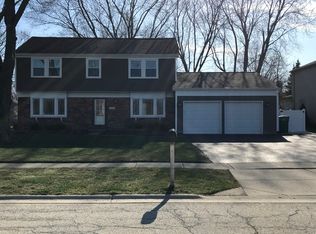 725 Penny Ln, Buffalo Grove, IL 60089