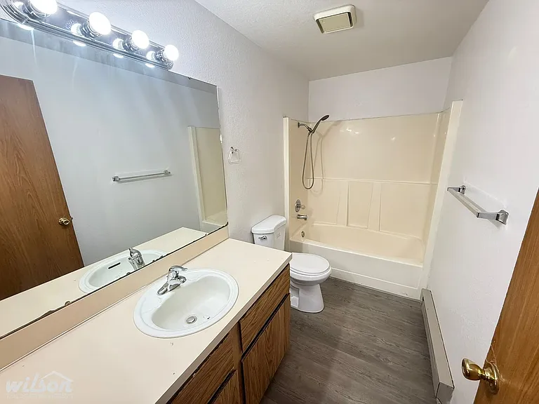 1206 Voelker Ave — Photo 10