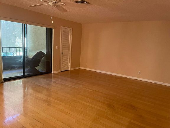 2nd image of 120 N M St APT C