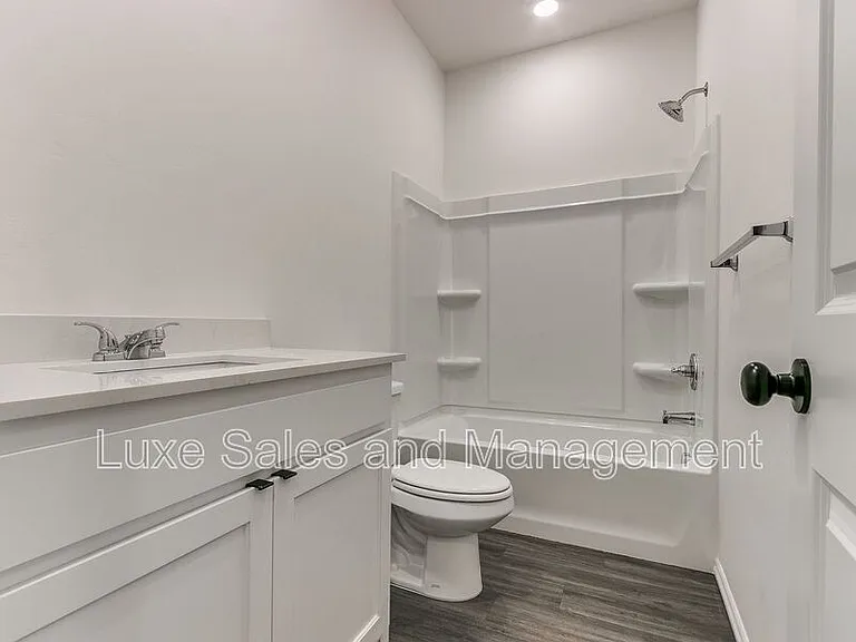 8016 NW 110th Dr — Photo 15