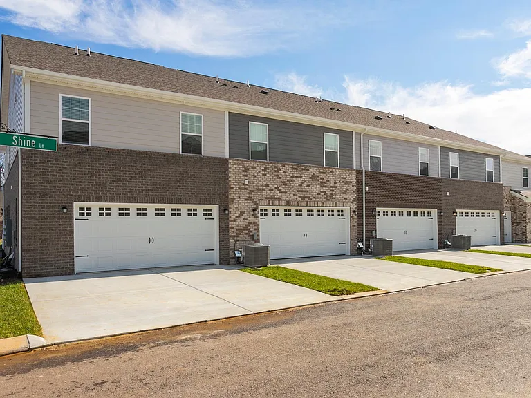 4524 Ropha Ct — Photo 37