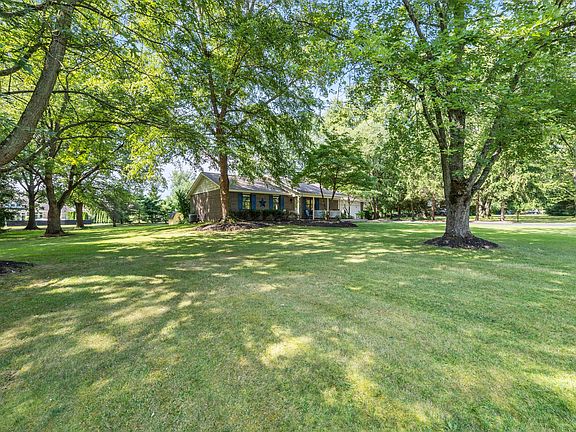 3rd image of 6720 Fleur Dr