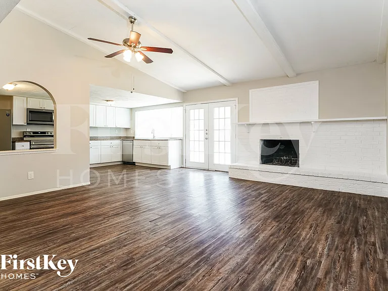 1316 Royal Oak Dr — Photo 4