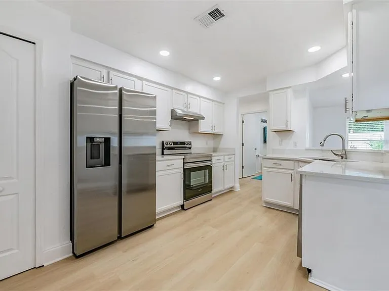 4208 Pine Isle Dr — Photo 8