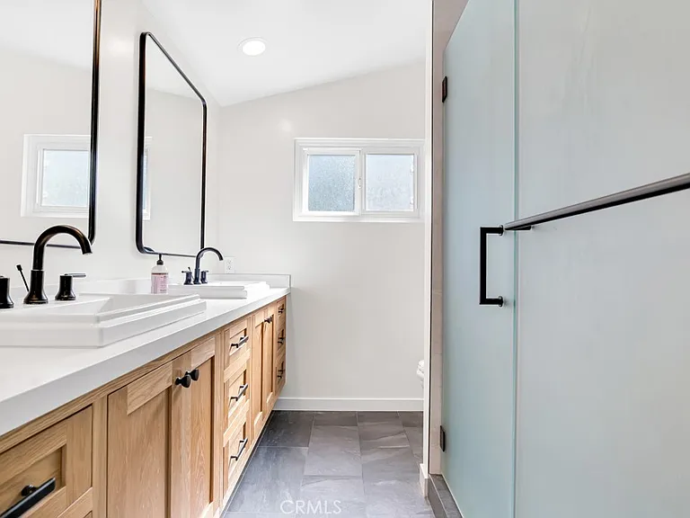 20509 Rhoda St — Photo 7