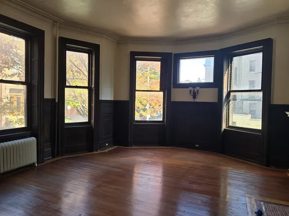 15 W Madison St APT 1R, Baltimore, MD 21201