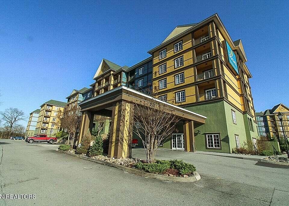 1st image of 225 Collier Dr #2409