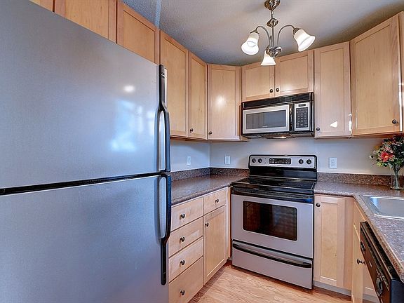 5th image of 14 Arbor Way APT B