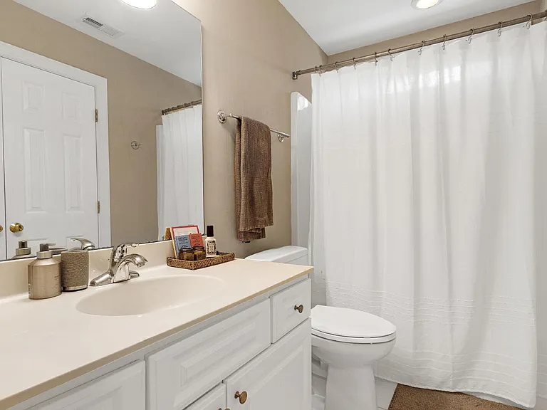 2711 Ashland Dr — Photo 32