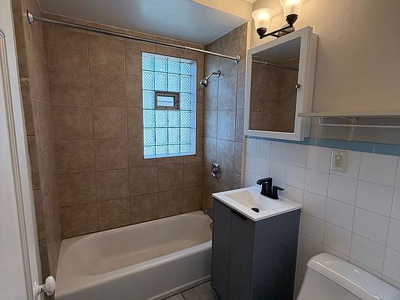 5th image of 1120 Ontario St #203