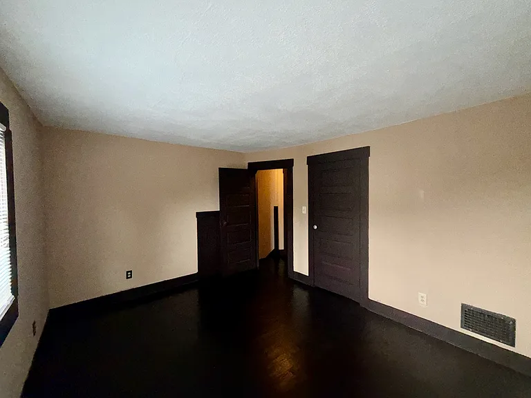 1820 Clarendon Ave — Photo 15