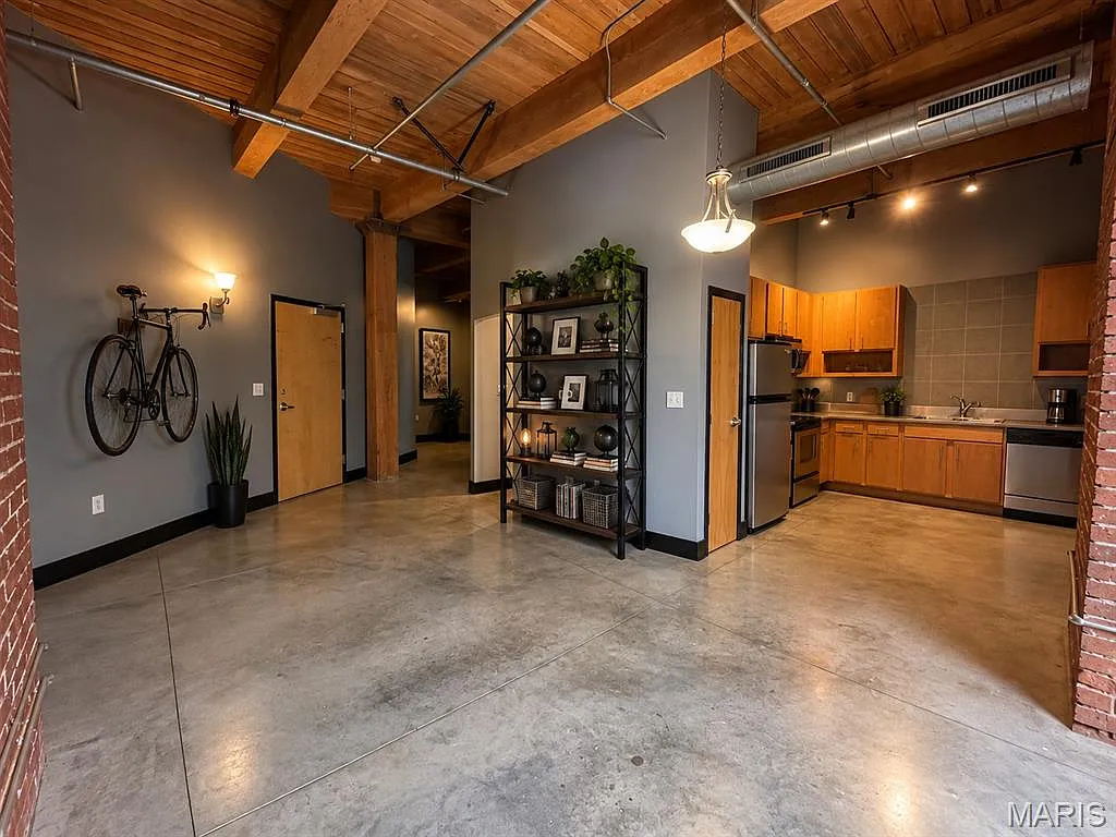 1 bed, 1.0 bath, 676 sqft, $1,100 — Photo 2