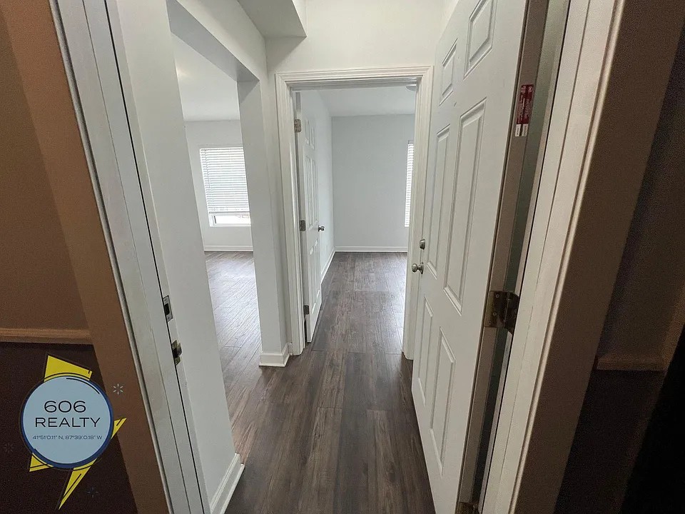 Charming Vintage Apartments in the Heart of Irving Park!