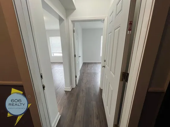 Charming Vintage Apartments in the Heart of Irving Park!