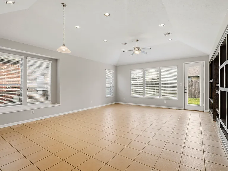 16430 Sheffield Run Dr — Photo 16