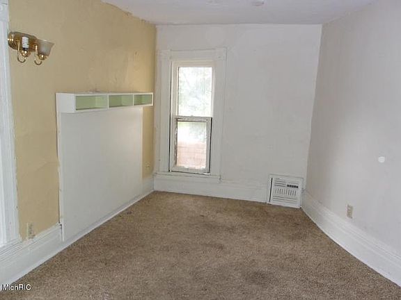 5th image of 416 Douglas Ave #2