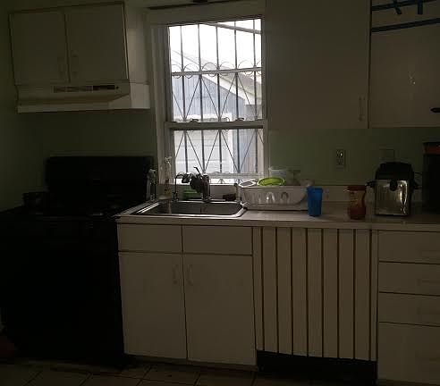 4th image of 10911 Pinegrove St