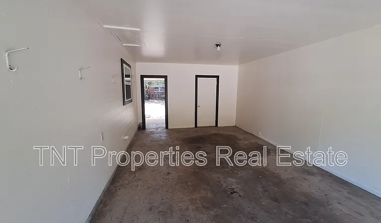 1618 Willow St — Photo 12