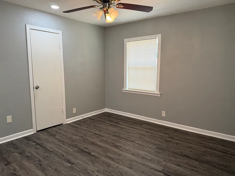 2504 Normont Cir — Photo 10