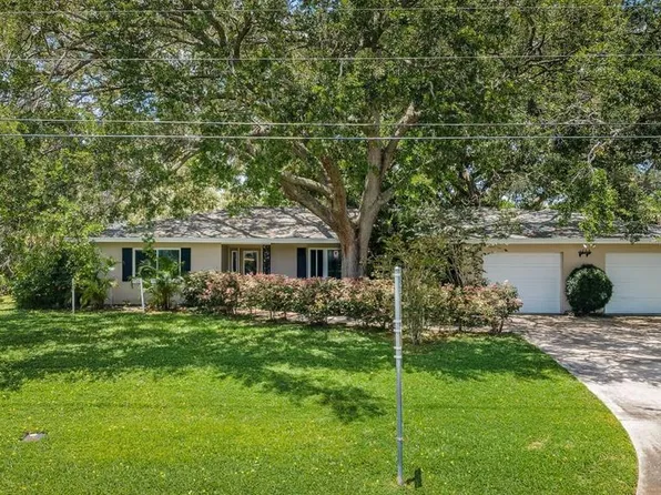1704 Cypress Ave, Belleair, FL 33756