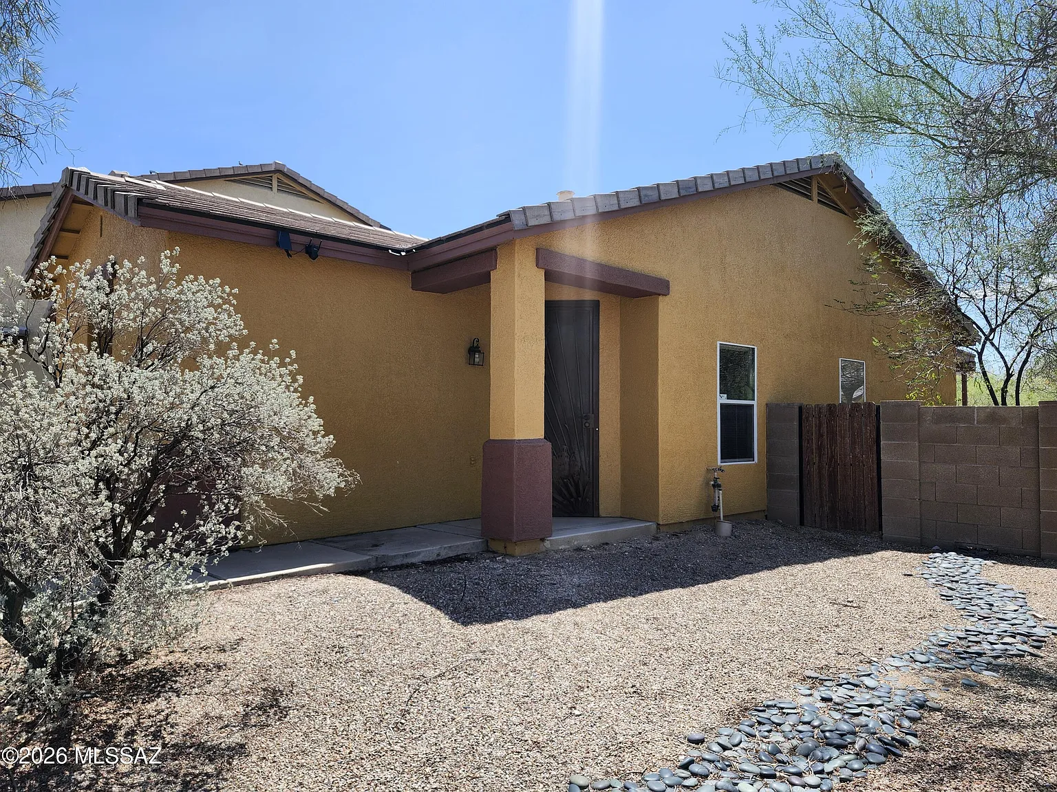 2 bed, 1.0 bath, 1004 sqft, $1,600 — Photo 2