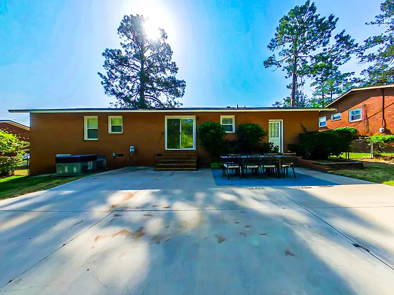 1117 Eisenhower Dr — Photo 22