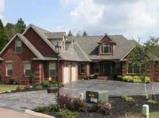 2148 Britts Dr, Lenoir City, TN 37772