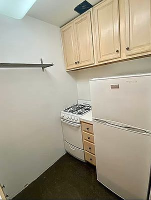 2nd image of 25 Avenue C #3CC