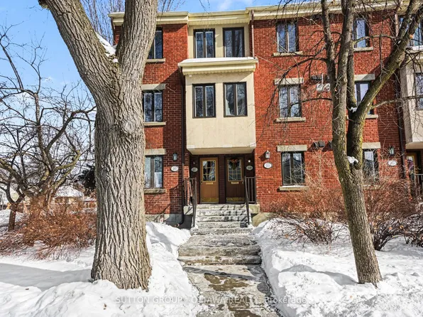 207 Mart Cir, Ottawa, ON K1K 4K2