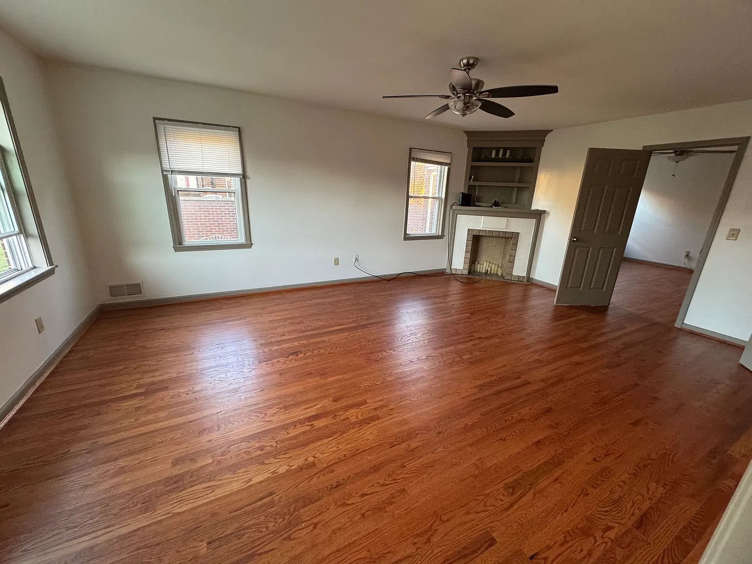 2 bed, 1100 sqft, $1,600 — Photo 4
