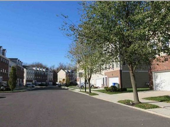 Exterior Neighborhood (street photo)