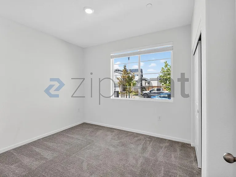 580 Rosedale Way — Photo 5