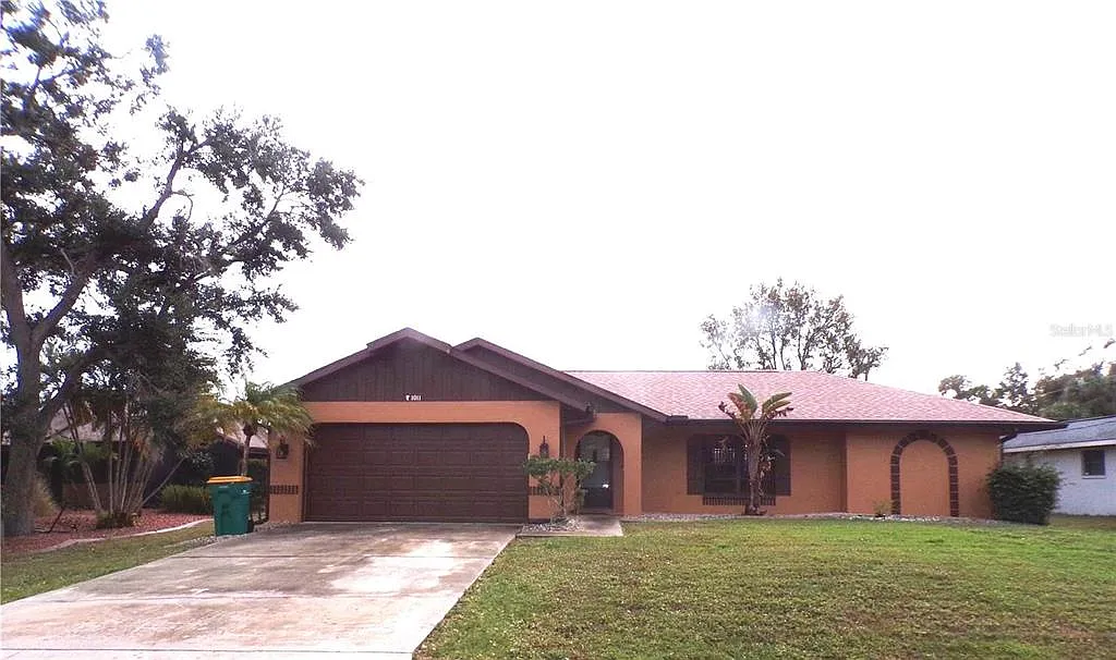 3 bed, 2.0 bath, 1558 sqft, $1,950 — Photo 1