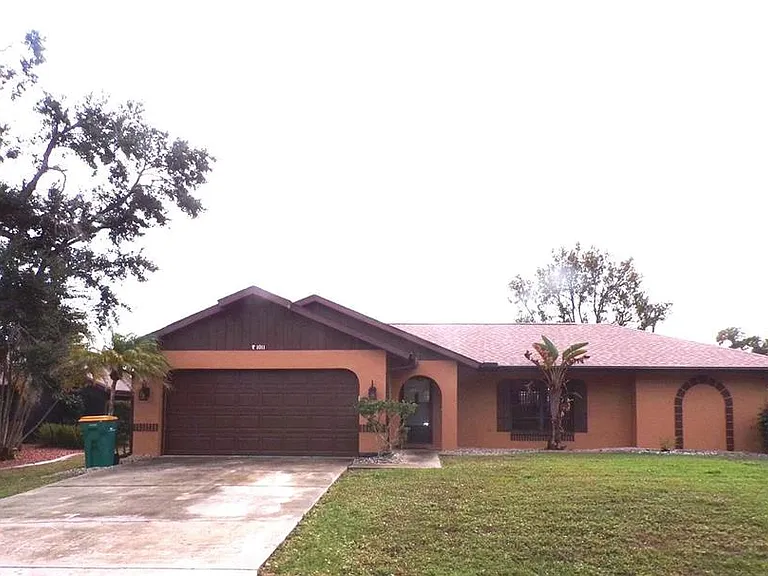 1011 Tropical Ave NW — Photo 1