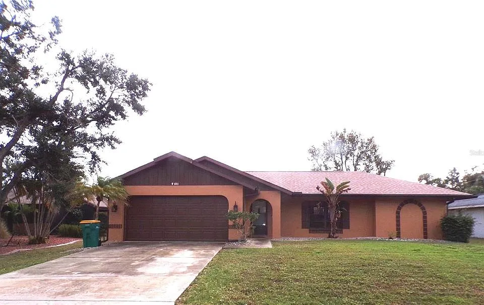 1011 Tropical Ave NW