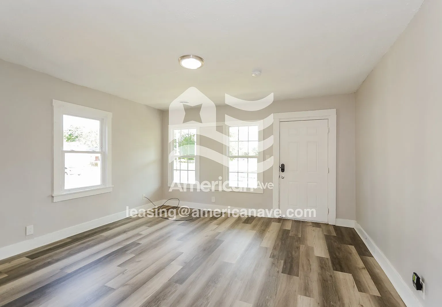 3 bed, 1.0 bath, 1176 sqft, $882 — Photo 3