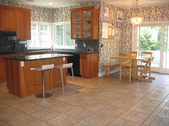 Breakfast Area with Sliding Doors to Patio