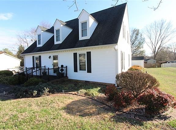3rd image of 3417 Sherwood Cir