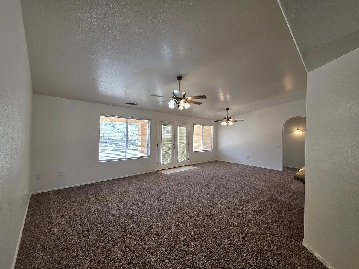 Building Photo - 627 S Azure Dr