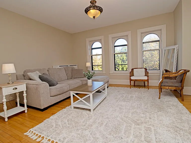 598 Summit Ave #3 — Photo 1