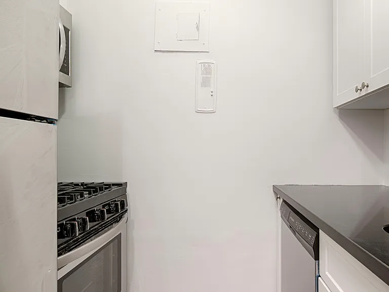 225 E 36th St #7K — Photo 4